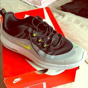 Nike air Max axis